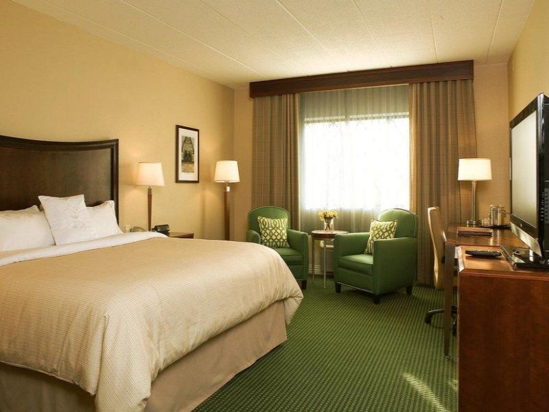 Sheraton Framingham Hotel & Conference Center Экстерьер фото