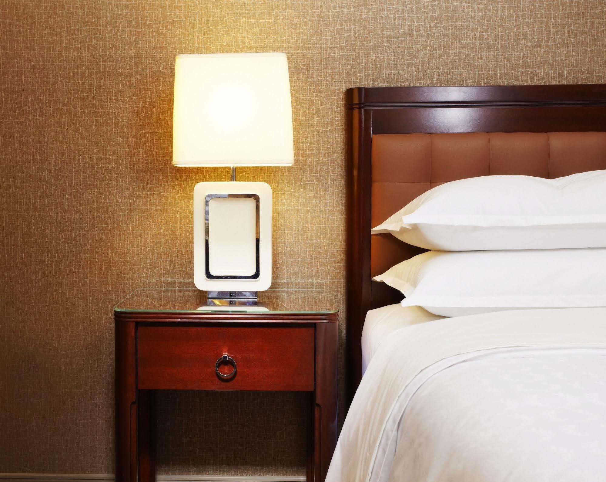 Sheraton Framingham Hotel & Conference Center Экстерьер фото