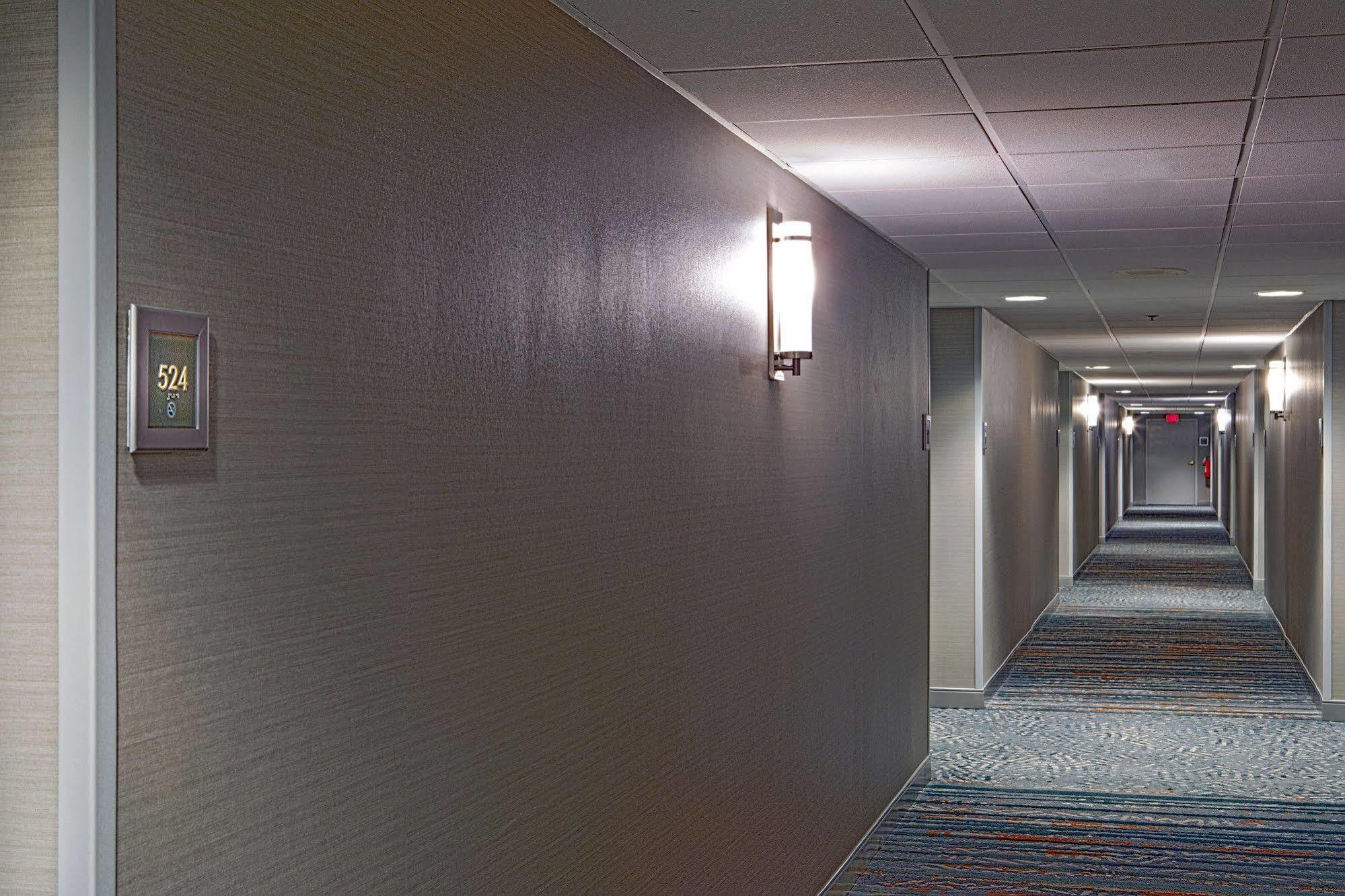 Sheraton Framingham Hotel & Conference Center Экстерьер фото
