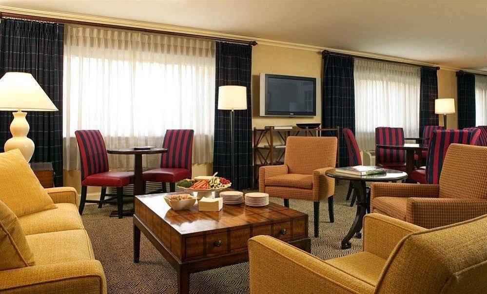 Sheraton Framingham Hotel & Conference Center Экстерьер фото