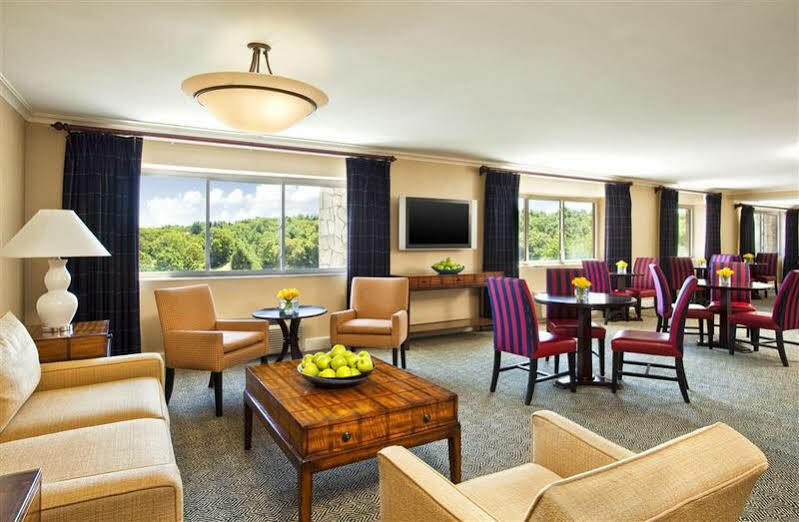 Sheraton Framingham Hotel & Conference Center Экстерьер фото